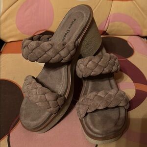 Pierre Dumas Tan Wedge Shoes with Braided Design